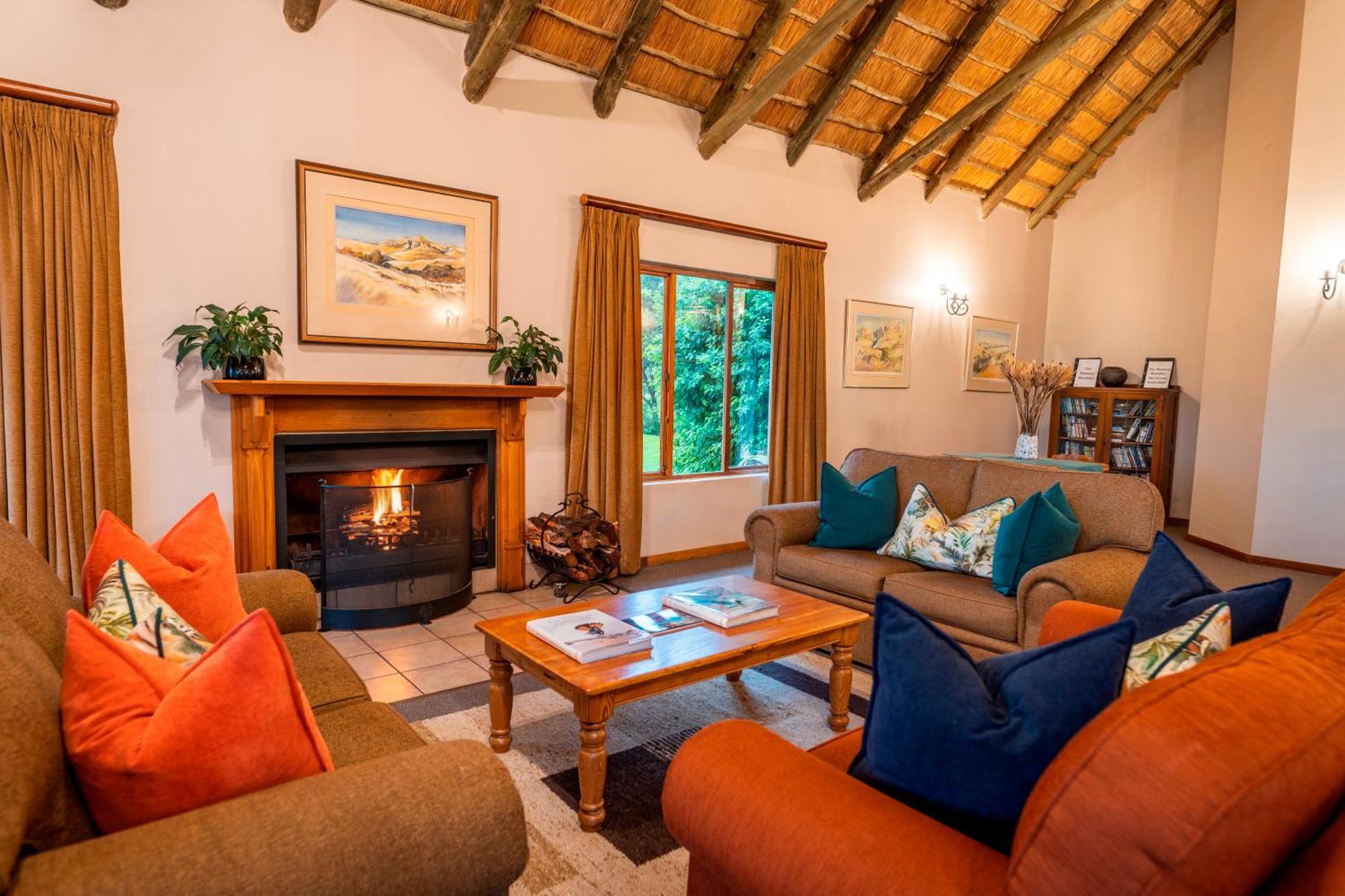 Bonjaneni Montusi Mountain Lodge מראה חיצוני תמונה
