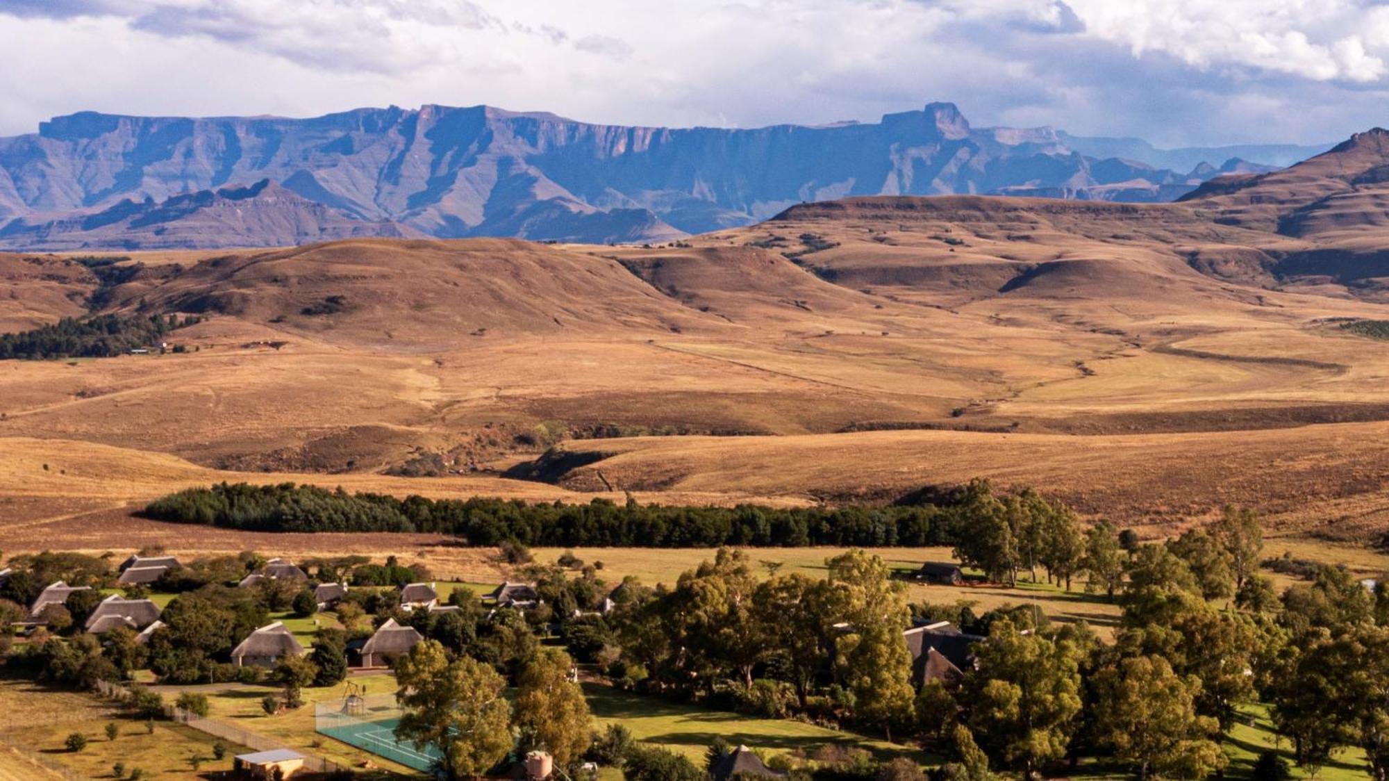 Bonjaneni Montusi Mountain Lodge מראה חיצוני תמונה