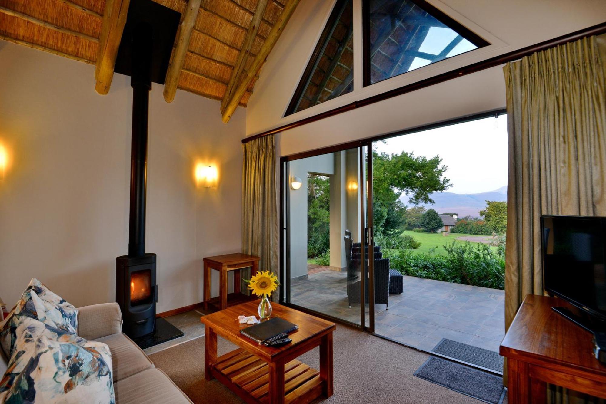 Bonjaneni Montusi Mountain Lodge מראה חיצוני תמונה